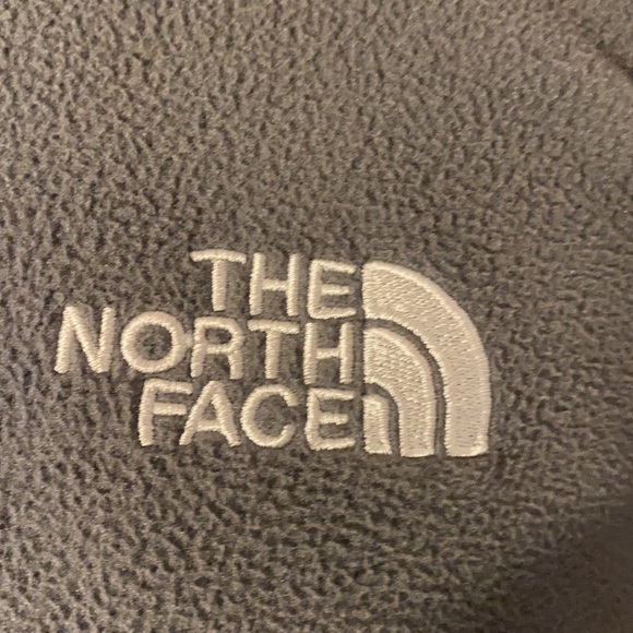 The North Face grey pullover Men’s Medium sweater​ - Picture 2 of 9